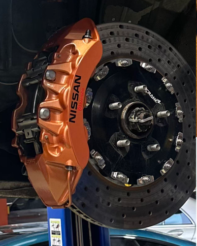 R35 GTR Carbon Ceramic Brake Conversion Kit – Nissan Skyline R32-R34 – Black Calipers with Black Hat