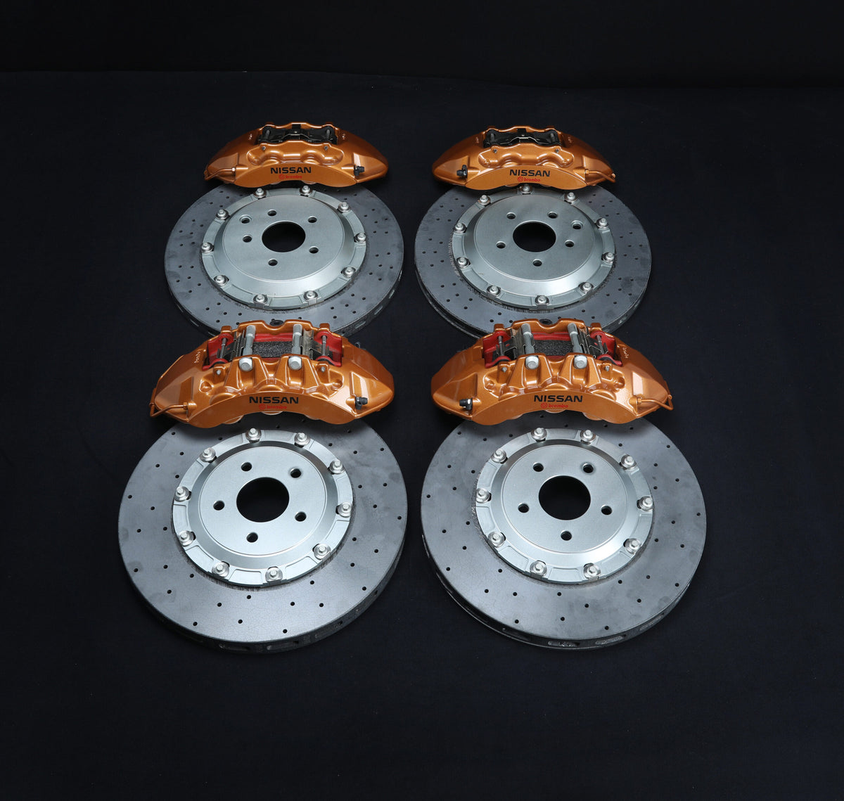 R35 GTR Carbon Ceramic Brake Kit Skyline R32-34 - Nissan Gold with Black Hat