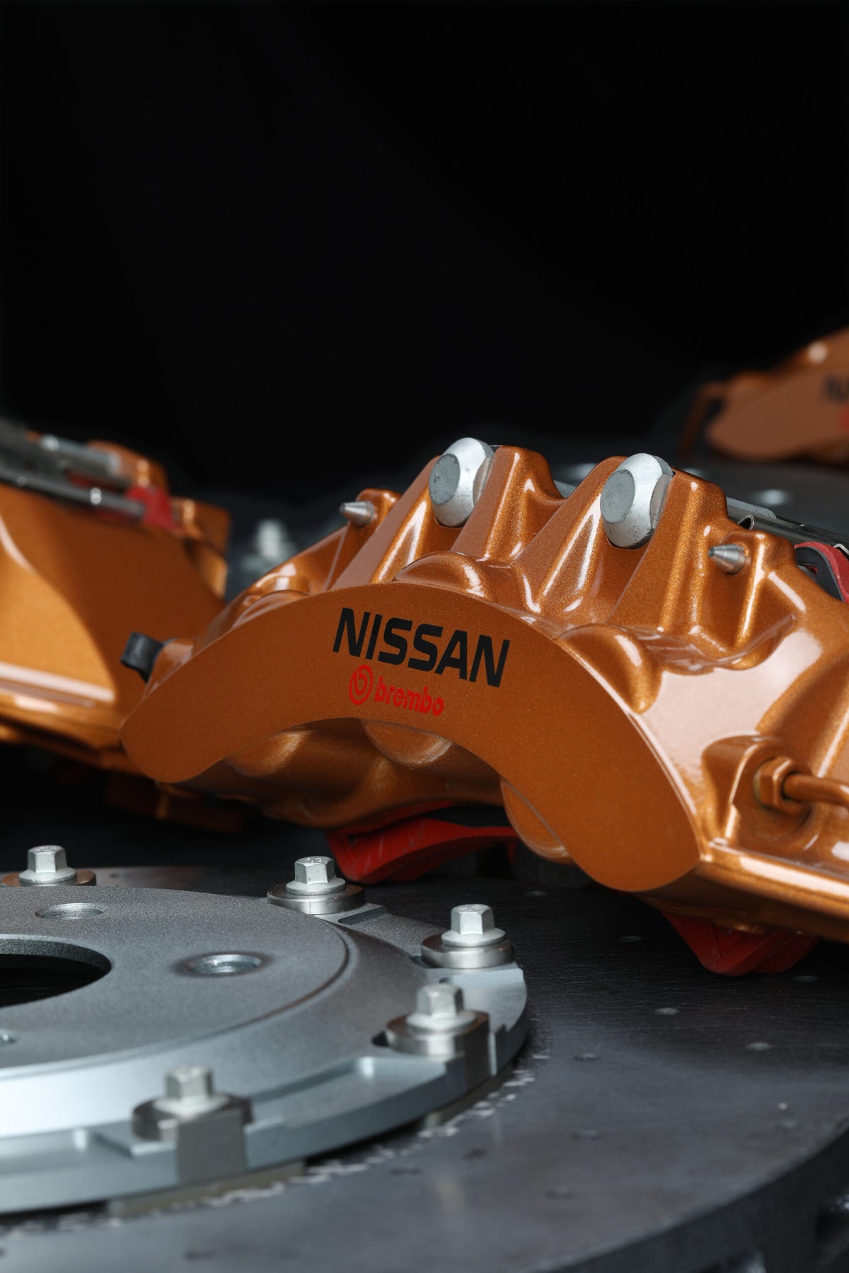 R35 GTR Carbon Ceramic Brake Kit Skyline R32-34 - Nissan Gold with Black Hat