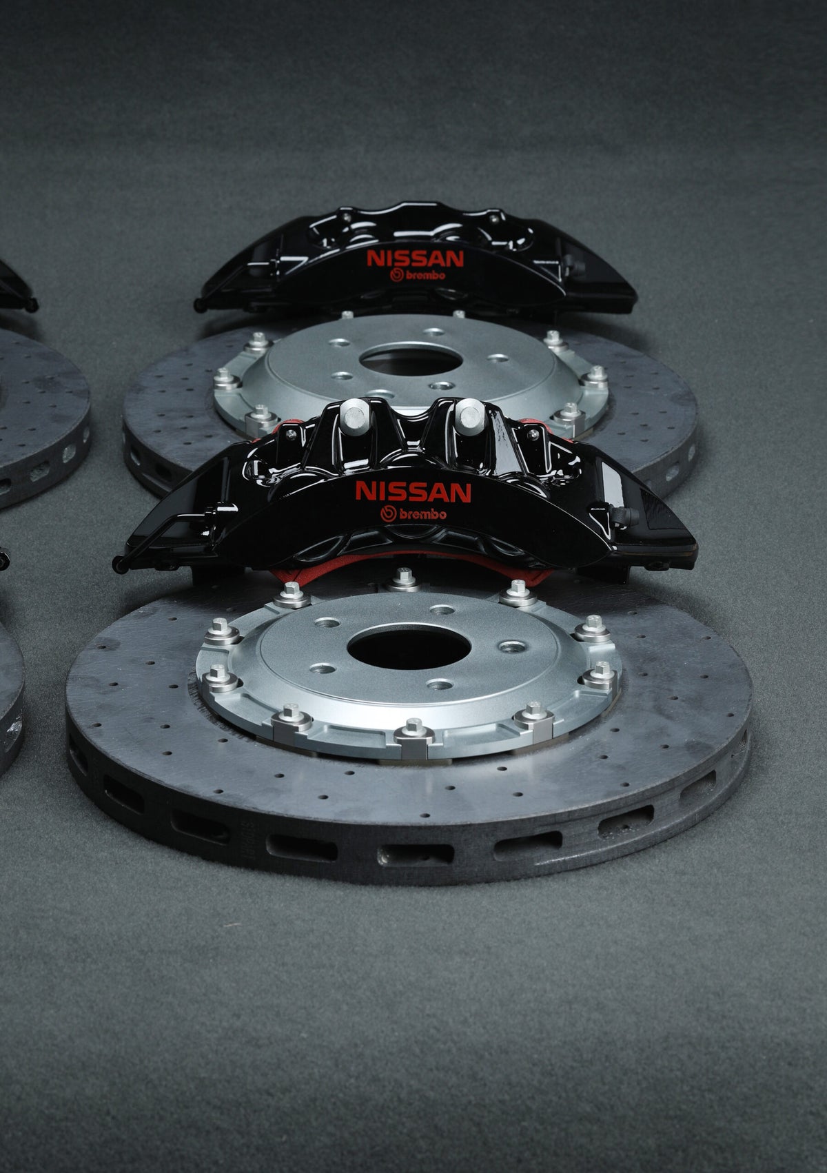 R35 GTR Carbon Ceramic Brake Conversion Kit – Nissan Skyline R32-R34 – Black Calipers with Black Hat